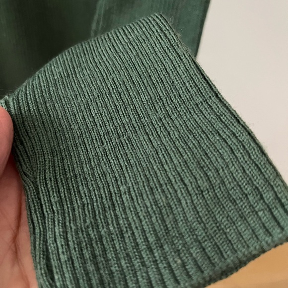 Uniqlo Turtle neck wool sweater - Picture 4 of 5